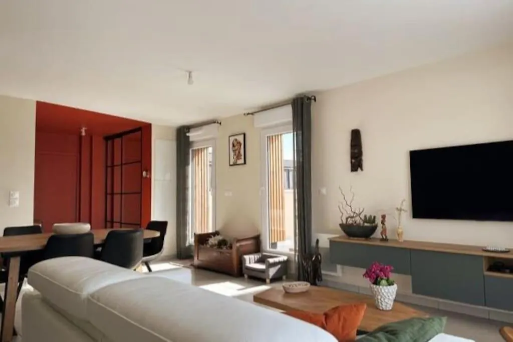 Appartement Spacieux Et Terrasse Séné 0*,